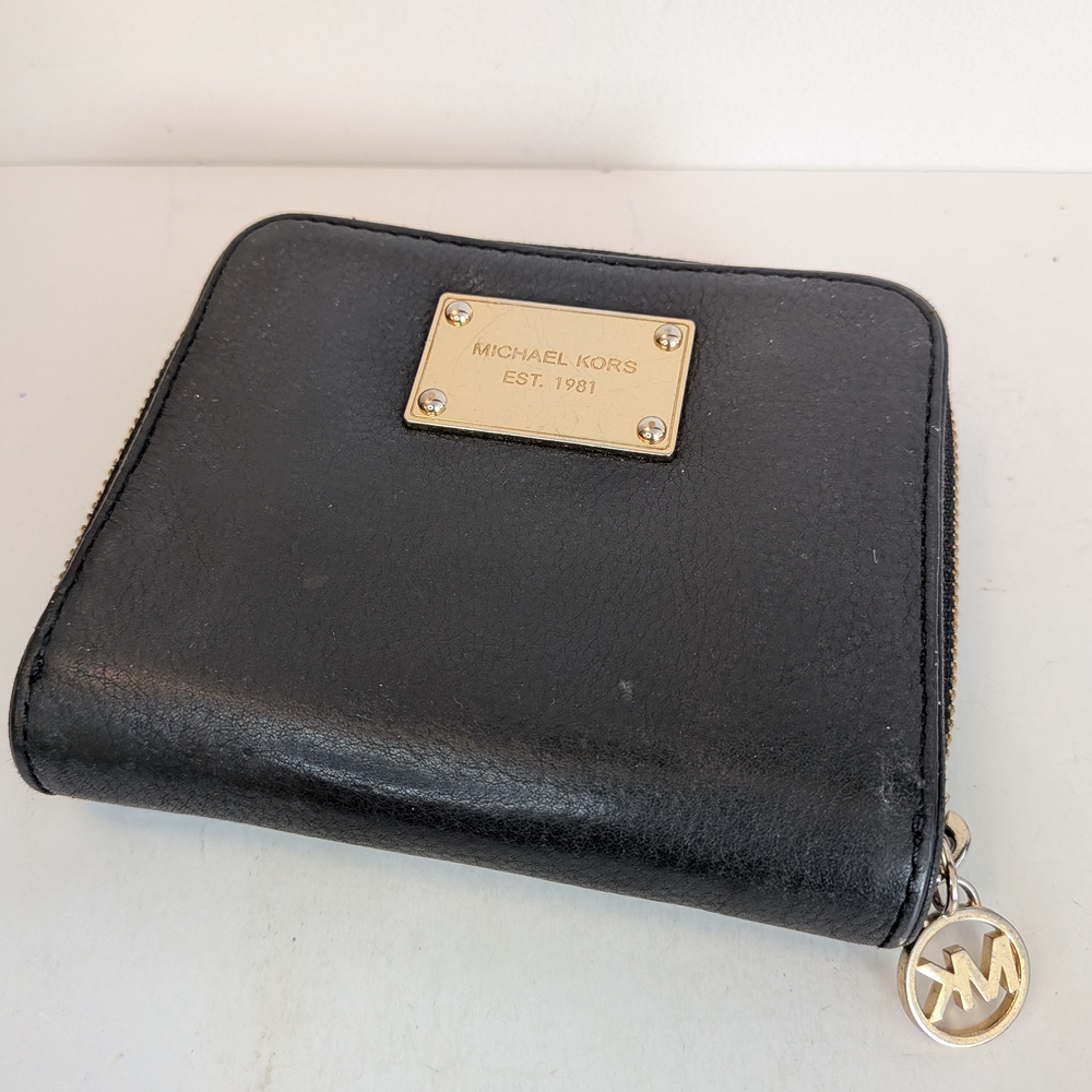 Michael Kors leather Black Wallet Gold Plate Interior Compact READ